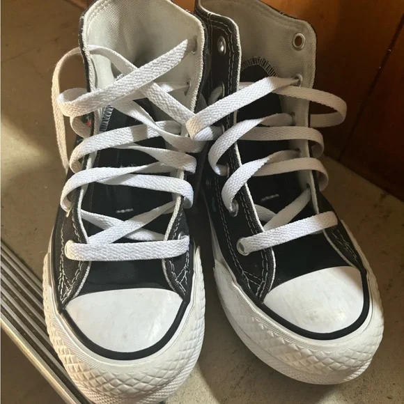 Girls converse - Picture 3 of 5